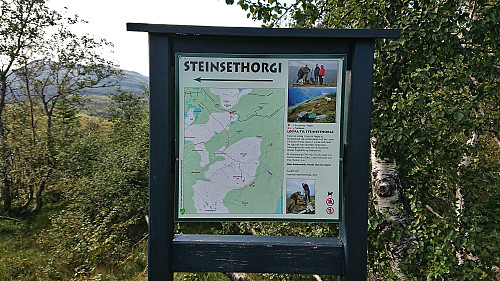 Information sign at the trailhead for Steinsethorgi