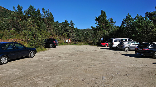 The parking lot at Dalshaugane