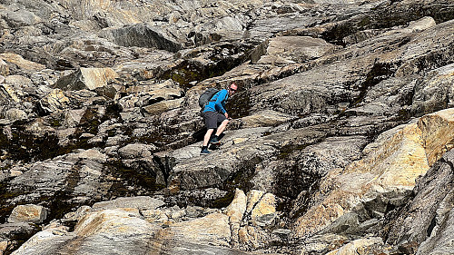 Descending to Isvatnet