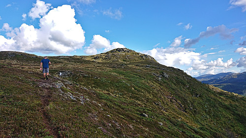 Approaching Bjørgaknausen