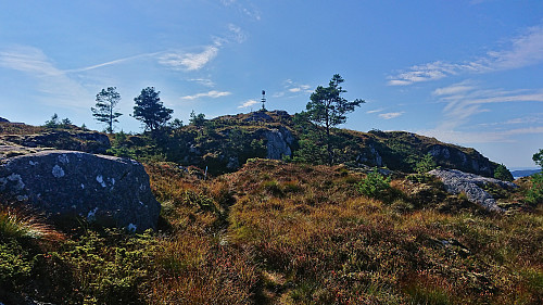 Approaching the trig marker at Gjøvågsfjellet