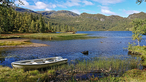 Grønlivatnet with Grønahorgi in the background left