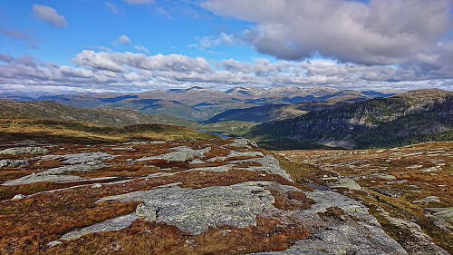 Looking back at Grønlivatnet from Tinden with Raundalsryggen in the background