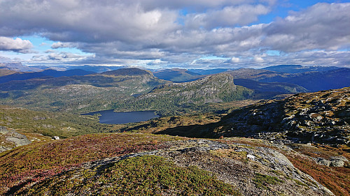 Grønlivatnet, Høgahorgi and Skamdalshorgi from south of the summit of Grønahorgi