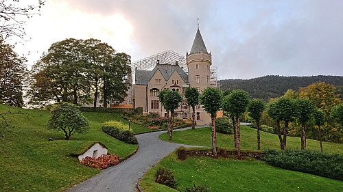 The castle at Gamlehaugen from north of the highest point