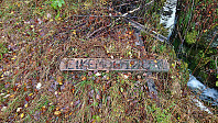 Uncovered sign at the trailhead