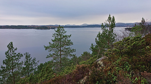 Towards Lyderhorn and Løvstakken from north of the summit of Kjeneset
