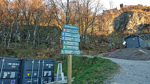 New sign at the start of Skotbergkleiven