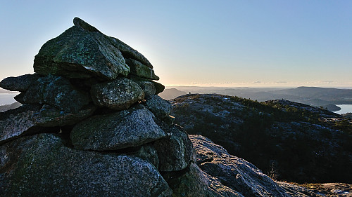 The summit cairn at Staupefjellet with Hopsfjellet in the background