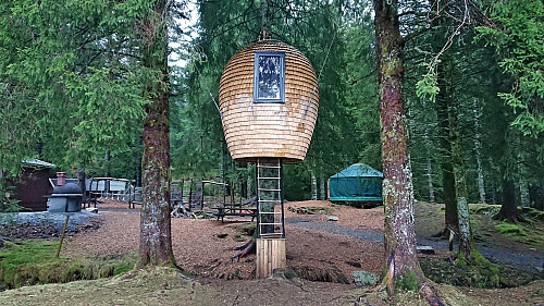 Konglen has room for two adults and two children