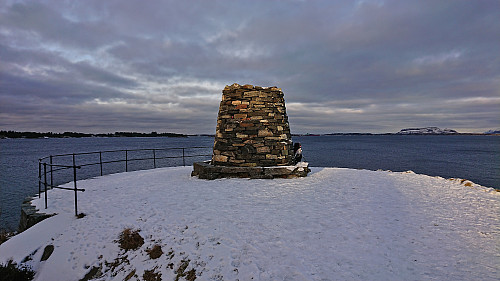 The large cairn at Vardetangen