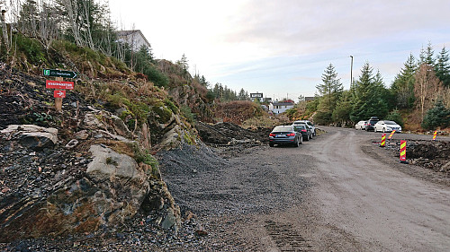 The real trailhead at the start of Stølemyrvegen