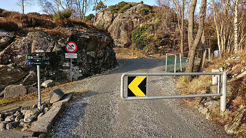The start of the gravel road to Ryvarden (picture taken on the way back)