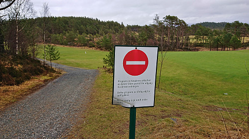 Warning sign for the road north from Golfståvo