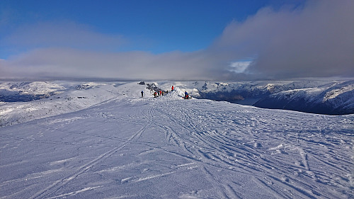 The flat summit area at Ingebjørgfjellet with Midtfjell in the background