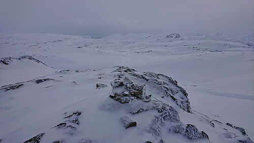 The small cairn at Blåsåta with Kjerringfjellet in the background