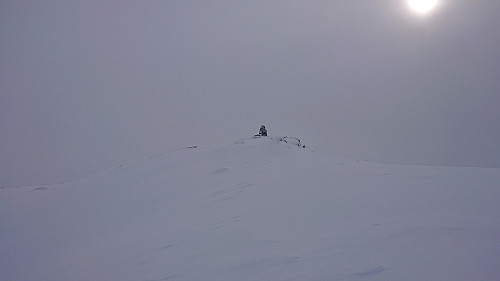 Approaching the summit cairn at Kjerringfjellet