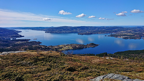 Osterfjorden from Åsheimveten with Gladihaug at the center
