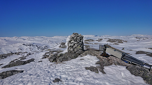 The summit cairn at Rjoandeggi Nord
