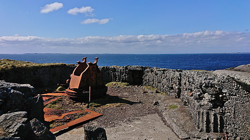 Another cannon with excellent overview of the sea