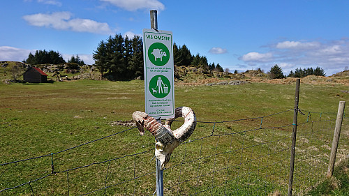 Sign at the start of the hiking path