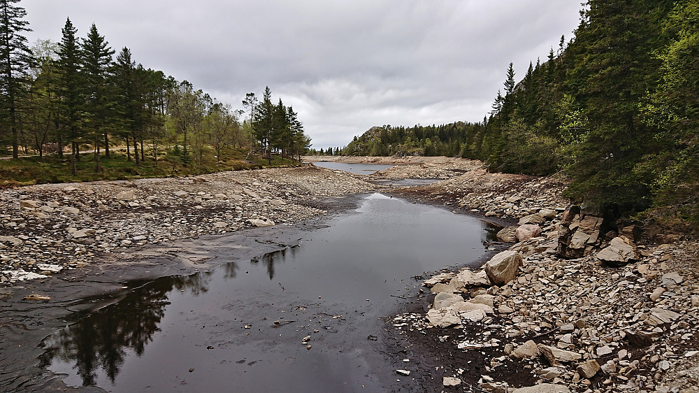 Almost no water left in Storevatnet (due to an upcoming dam repair)