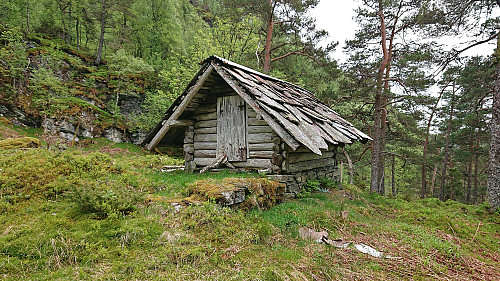 Old wooden building east of Skaret
