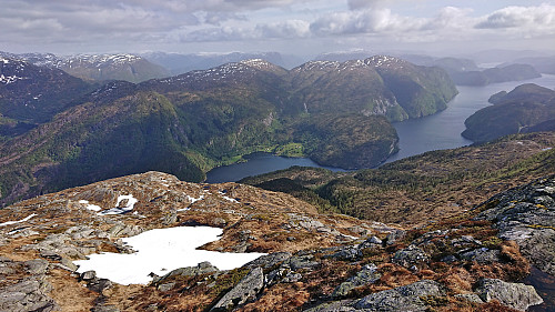 Mostraumsvika with Toppfjellet to the left and Midtnakken and Snøya in the background