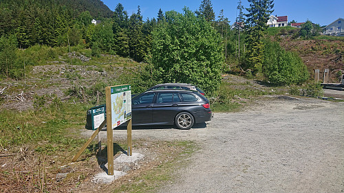Room for a couple of cars at the trailhead