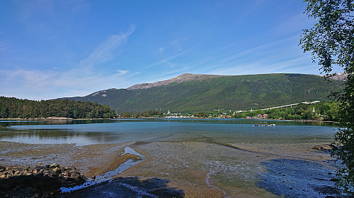 Manen and Bogsnesvågen from the gravel road