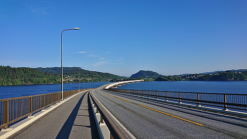 Nordhordlandsbroen with Håøytoppen in the background