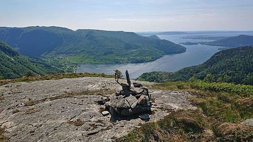 The cairn at Litlefjellet with Andvika in the background