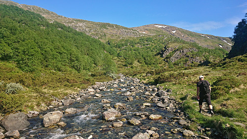 Crossing the river south of Svartavatnet