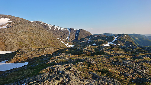Looking back at Ronamanen from Øst for Vossavardane with Gullfjelltoppen to the left