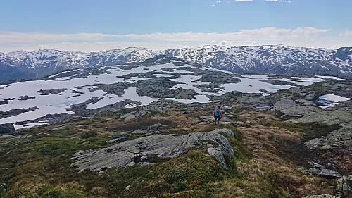 Descending southwest along the ridge from Smørstakken