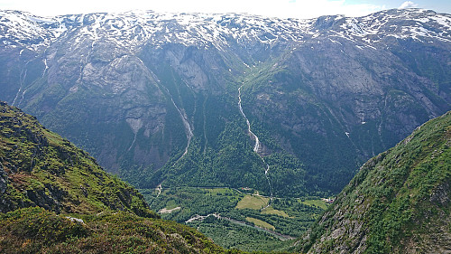 Kvernhusbotnen and Steinsland from the descent from Smørstakken