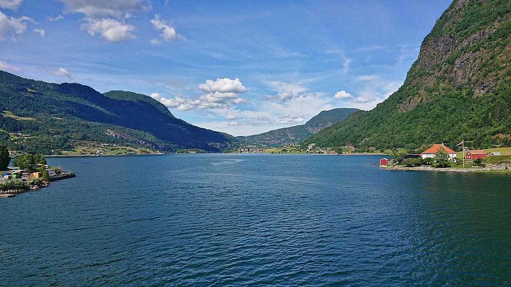 Towards Barsnes from Loftesnesbrui
