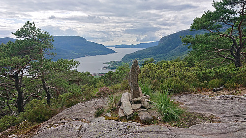 Vetlevardhaugen with Eikelandsfjorden in the background