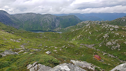 Looking back at Gavvatnet with Brattanakken to the left