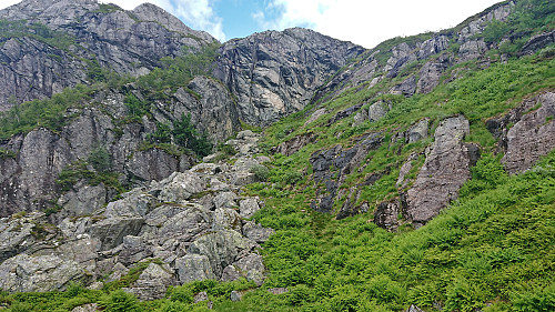 Looking back at the final part of the descent from Geitafjella