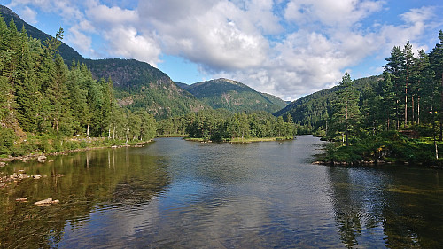 Southeast from the bridge across Vikavatnet