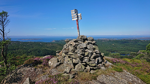 The cairn at Børøyklampen