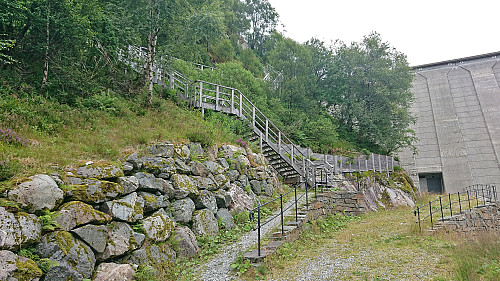 The wooden staircase next to the Svartavatnet dam