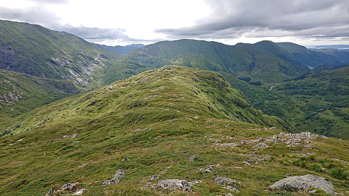 Descending along the ridge towards Hotten