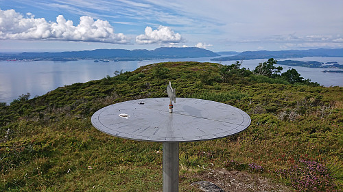 Borgundnuten with Leirvik in the background