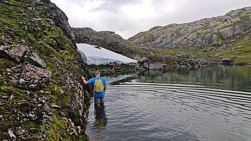 Traversing the western end of Vetlegoggen