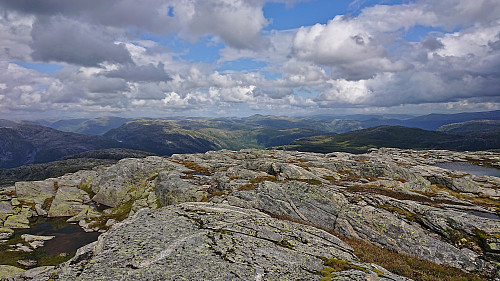 Northeast towards Skjerjavasshovden from Saudalsnovi