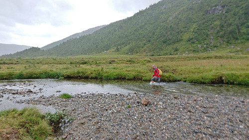 Endre finding his own "trail" ;) (blurry due to a wet camera lens)