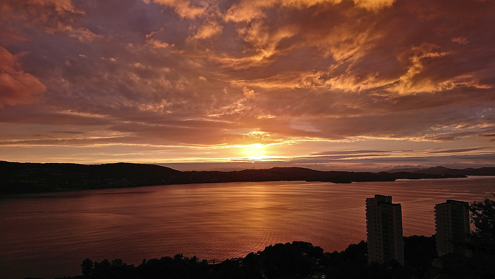 Sunset above Askøy from Hellen festning