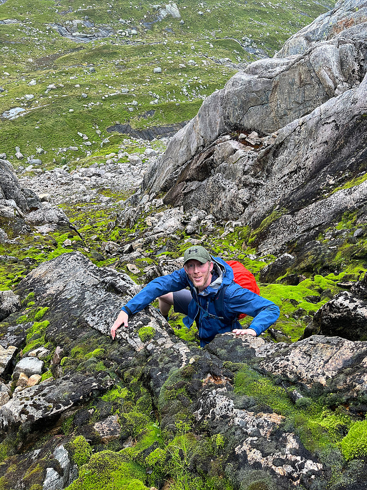 The easy crux at the top of the shortcut to Brattefonntjørni